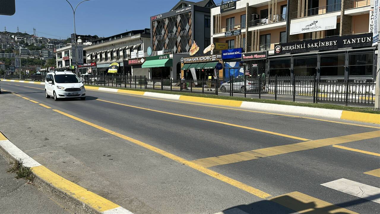 Sakarya'nın Serdivan ilçesinde bahşiş almak amacıyla sünnet konvoyunun önünü keserek