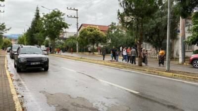 Kocaeli'nin Gölcük ilçesinde tartıştığı amcasını palayla öldüren zanlı, polis ekiplerince