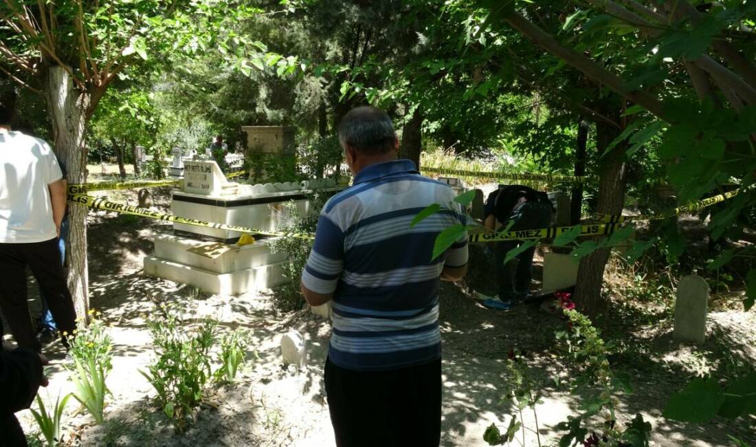 Malatya'da 71 yaşındaki bir kişi evine yakın mesafedeki mezarlıkta ağaca