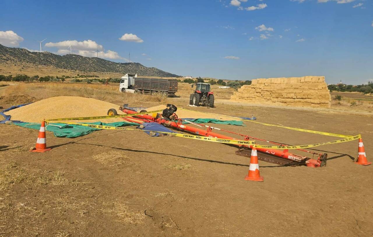 Kırıkkale'de buğday yüklemesi sırasında devrilen hububat elevatörünün altında kalan 18