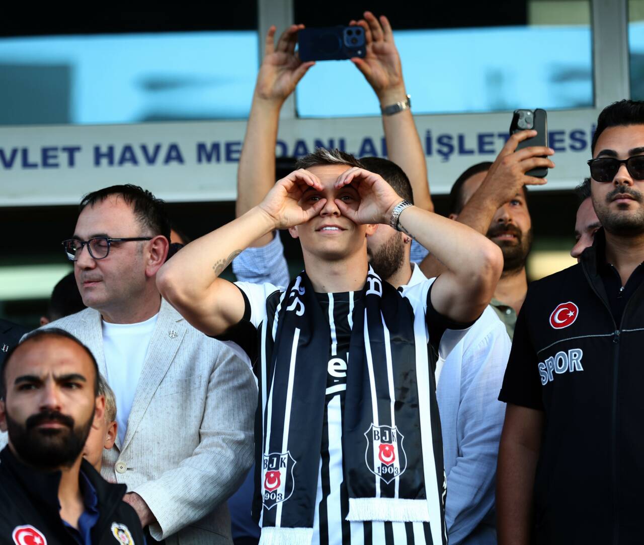 Beşiktaş’ın prensip anlaşmasına vardığı Belçikalı yıldız futbolcu Leandro Trossard, sağlık