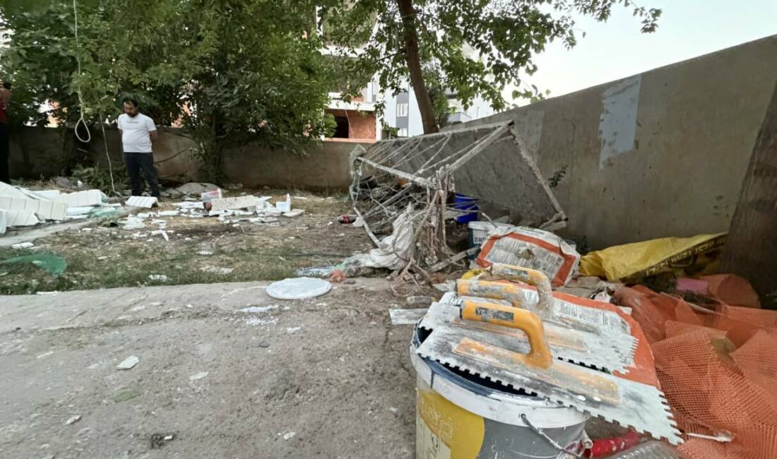 İnşaat asansörünün halatı koptu: 2 işçi hayatını kaybetti! Şanlıurfa'nın Siverek ilçesinde bir binanın dış cephesinde boya yapan işçileri