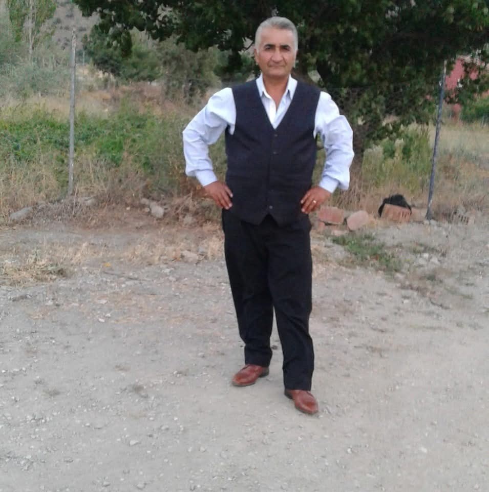 Tokat'ın Turhal ilçesinde kontrolden çıkarak dereye devrilen traktörün sürücüsü hayatını