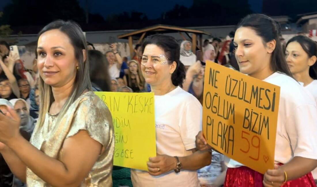 Şalvar gecesinden renkli görüntüler! Tekirdağ'ın Muratlı ilçesine bağlı Kırkkepenekli Mahallesi’nde düzenlenen geleneksel Şalvar Gecesi