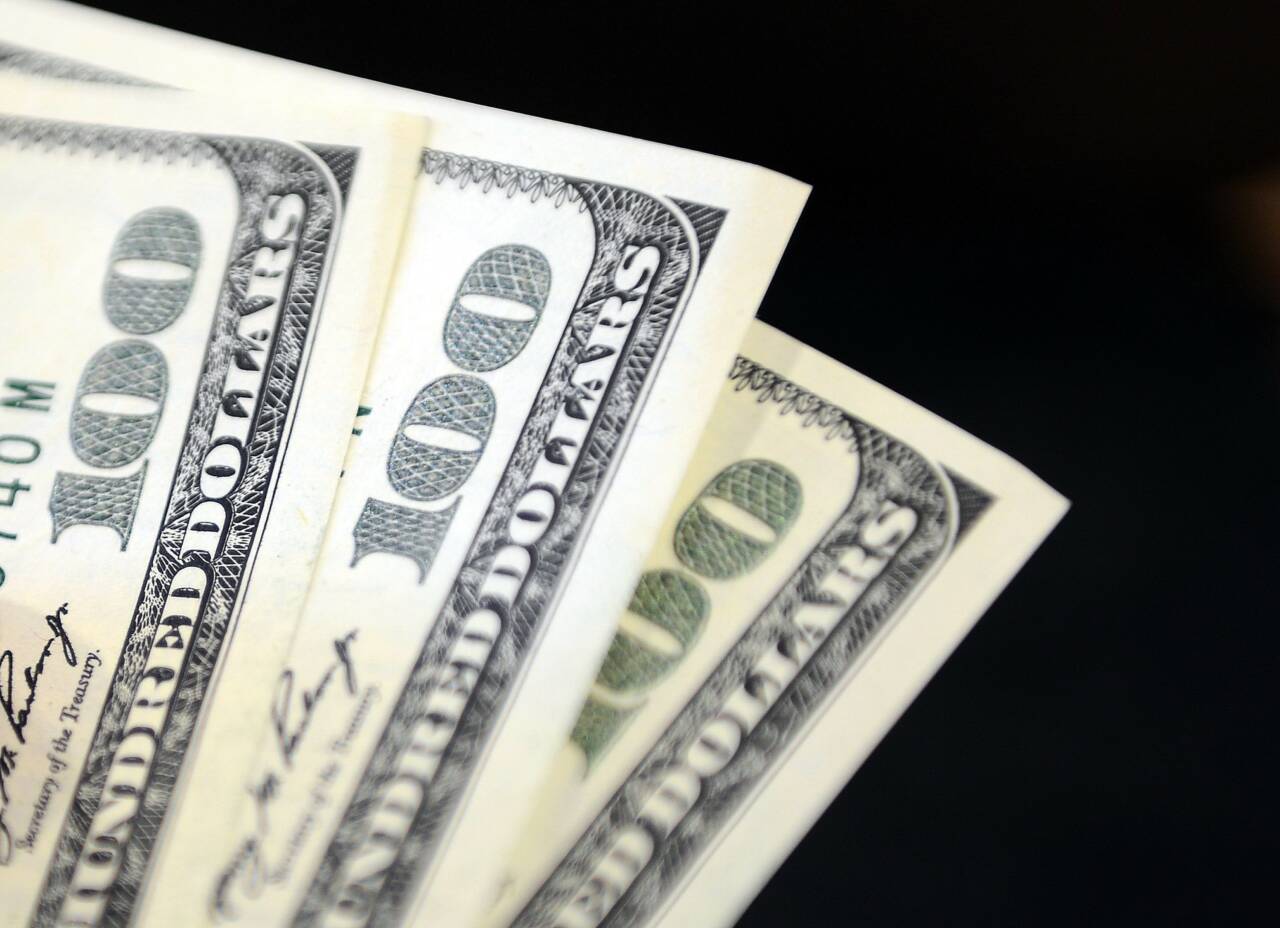 Dolar 47,0550 liradan, euro ise 54,0550 liradan güne başladı.