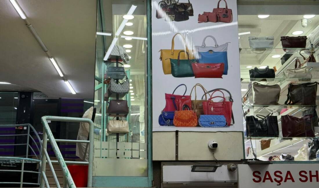 ‘Parayı getireceğim’ dedi, 2 kğ altınla kaçtı! İstanbul Fatih'te yabancı uyruklu bir şüpheli, sipariş ettiği 2 kilogram
