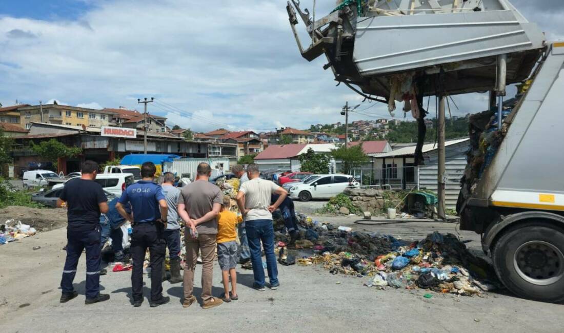 Altın dolu çantasını yol kenarına bırakıp evine çıktı, döndüğünde hayatının şokunu yaşadı! Zonguldak'ın Ereğli ilçesinde hastaneden taburcu olduktan sonra evine dönen kadının,