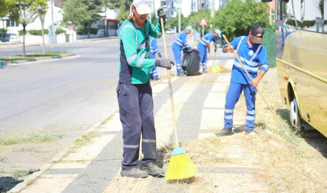 Aksaray Belediyesi Nakkaş Mahallesi’nde çevre temizliği çalışmalarını sürdürüyor Aksaray Belediyesi, kent genelinde yürüttüğü temizlik çalışmalarına Nakkaş Mahallesi’nde devam