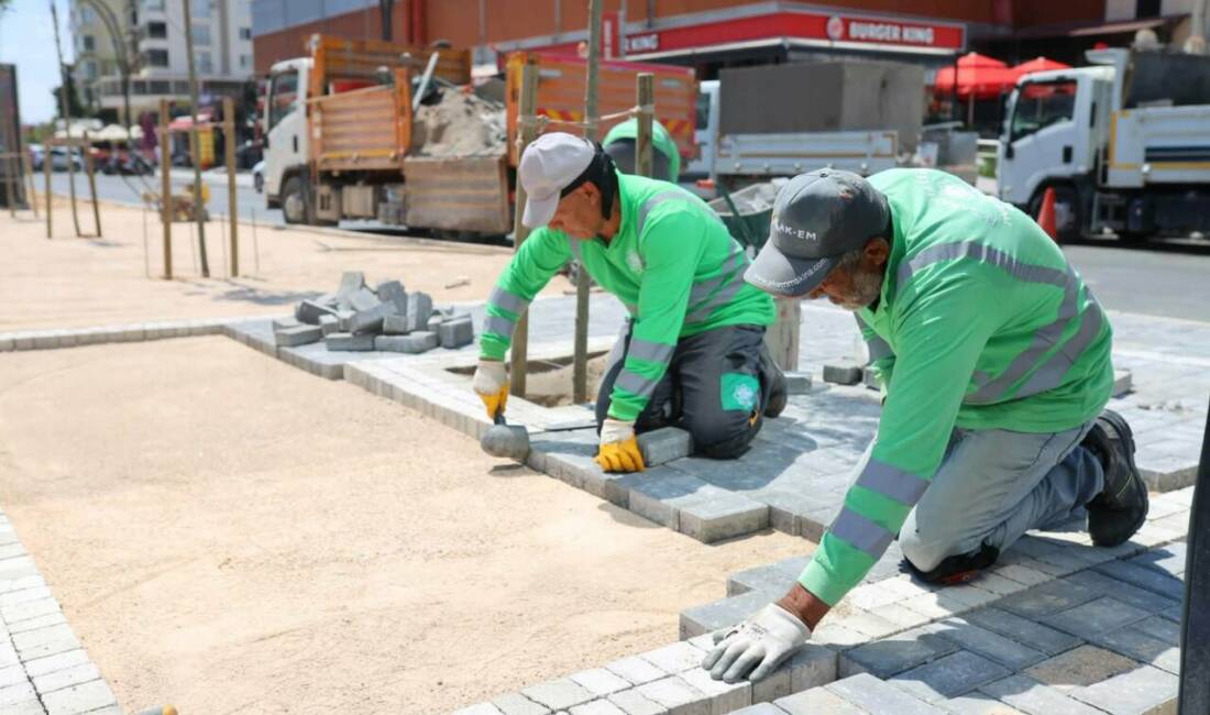 Aksaray Belediyesi’nden Ebulfeyz Elçibey Caddesi’nde güvenli ve erişilebilir kaldırım çalışması Aksaray Belediyesi, kent genelinde yaya ve araç güvenliğini artırmaya yönelik