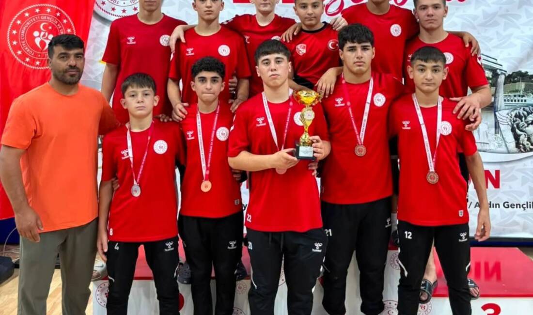 Aydın'da düzenlenen ANALİG Grekoromen Stil Güreş Türkiye Şampiyonası'nda Aksaray'ı temsil