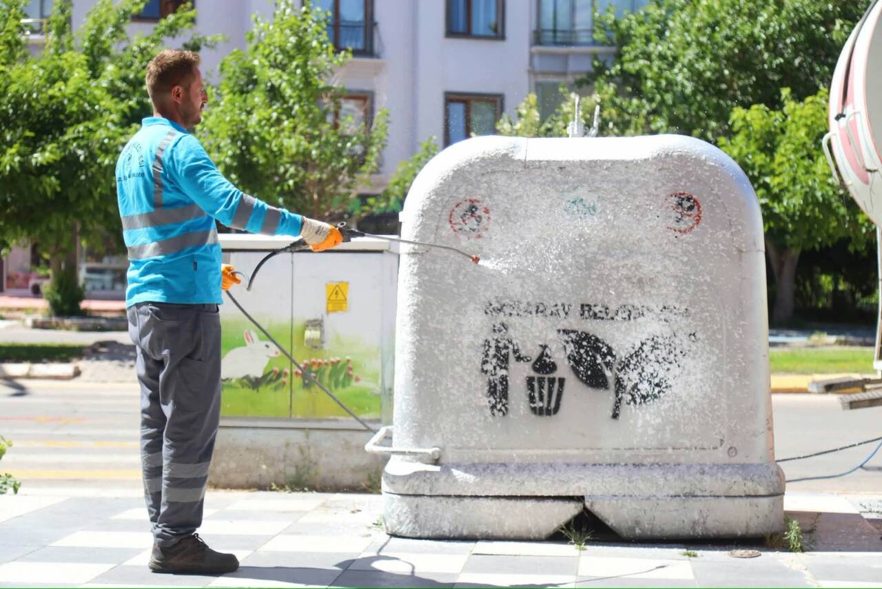 Aksaray Belediyesi, yaz aylarında oluşabilecek kötü koku, bakteri ve çevre