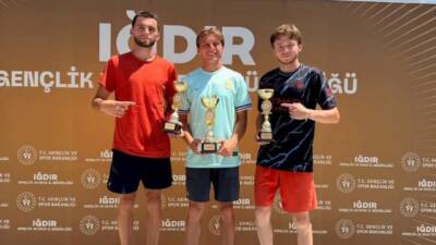Aksaraylı sporcular, 4-12 Temmuz tarihleri arasında Iğdır'da düzenlenen Kayısı Tenis