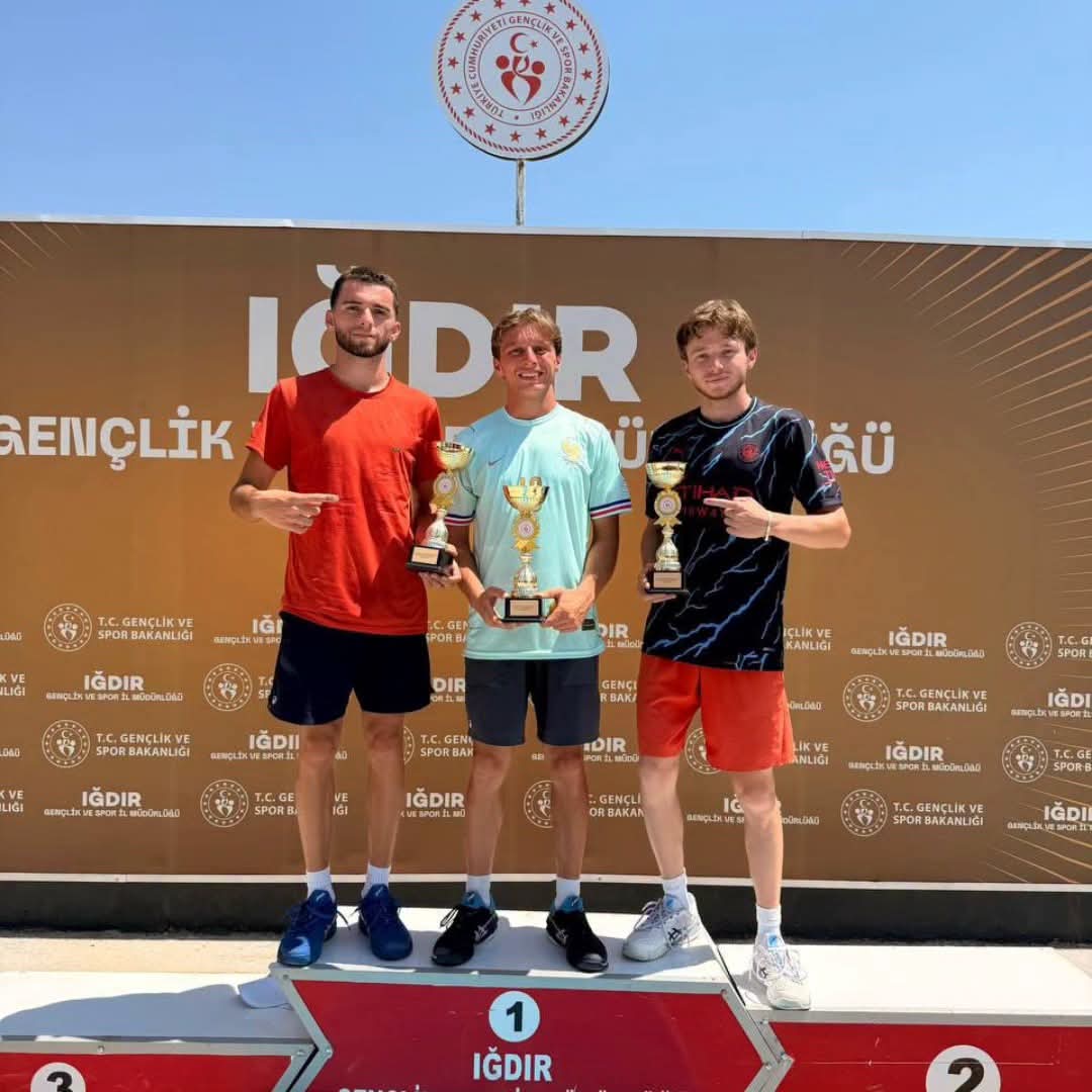 Aksaraylı sporcular, 4-12 Temmuz tarihleri arasında Iğdır'da düzenlenen Kayısı Tenis