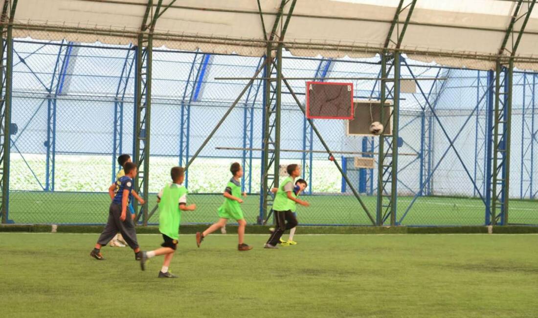 Bilgihane Yaz Okulu’nda spor ve eğlence bir arada Aksaray Belediyesi, Bilgihane Yaz Okulu kapsamında çocukların yaz tatilini verimli