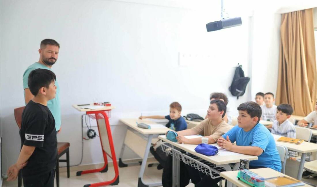 Aksaray Belediyesi tarafından Bilgihanelerde düzenlenen yaz kursları, çocukların akademik, sosyal