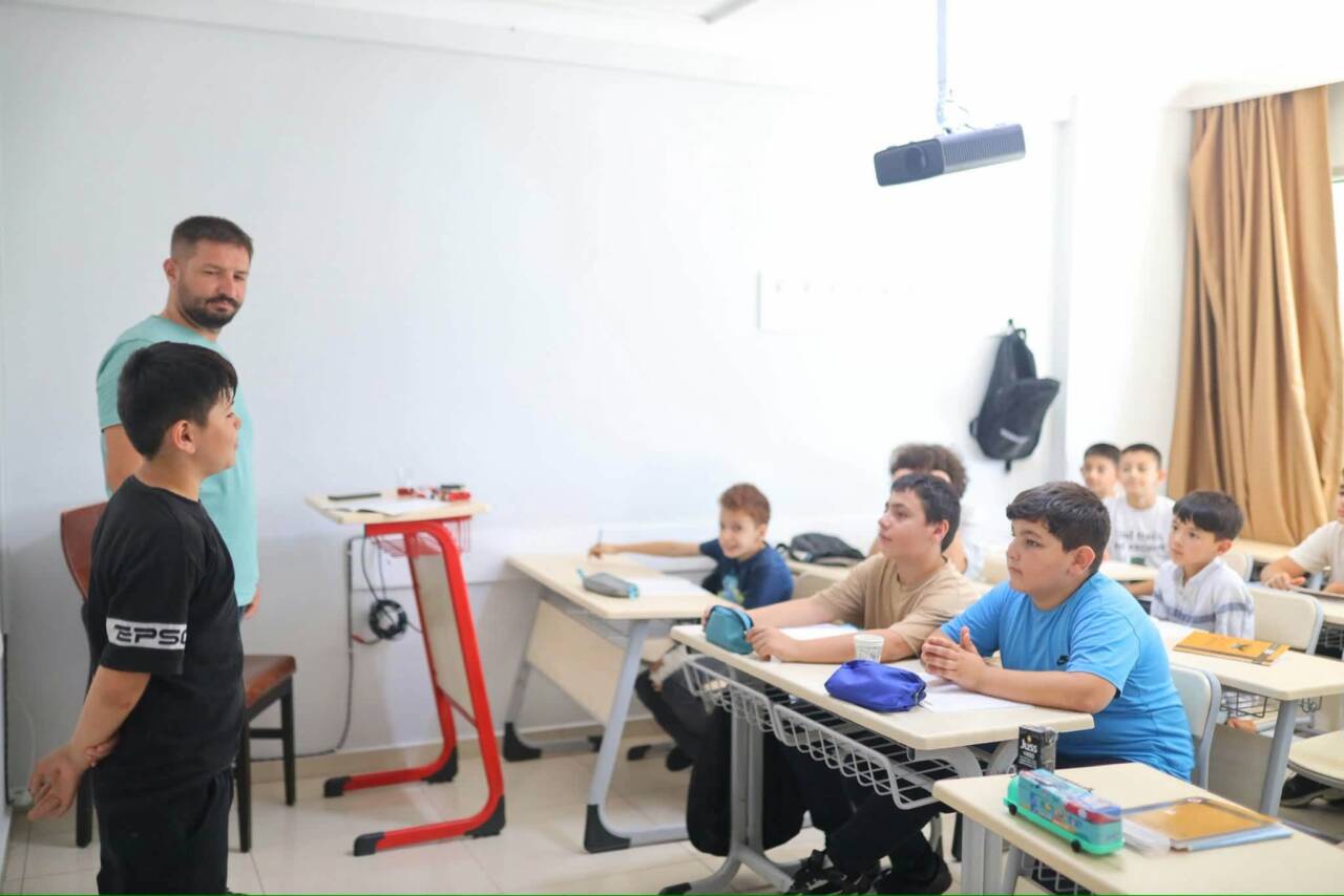 Aksaray Belediyesi tarafından Bilgihanelerde düzenlenen yaz kursları, çocukların akademik, sosyal