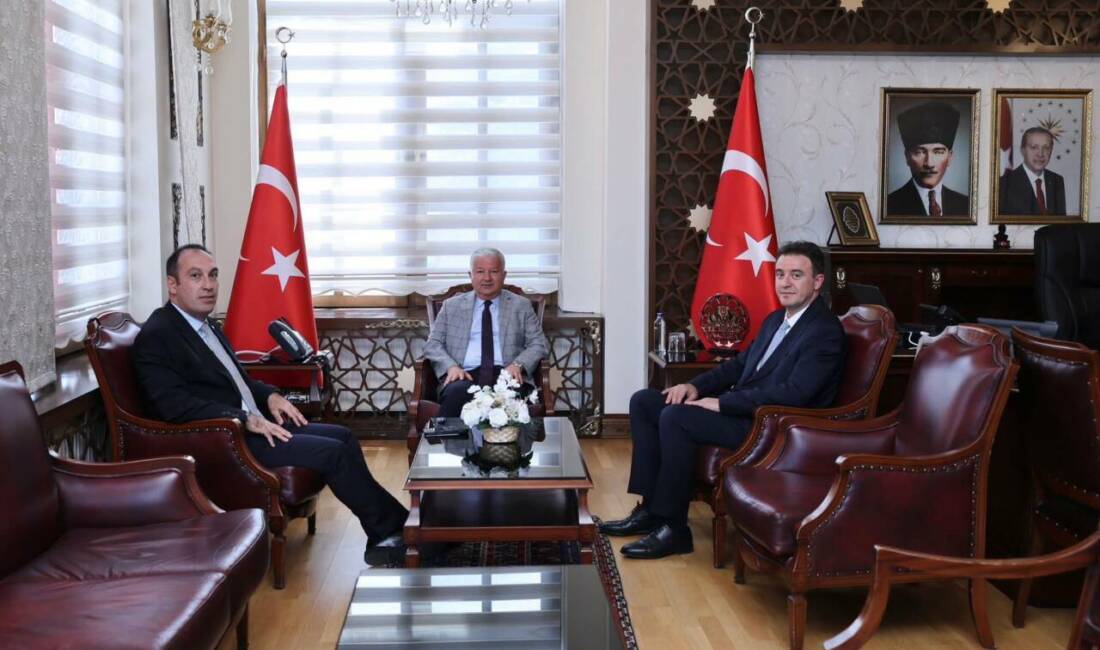 Vali Murat Duru, Ziraat Bankası yöneticilerini kabul etti Aksaray Valisi Murat Duru, Ziraat Bankası Kırşehir Bölge Yöneticisi Mehmet