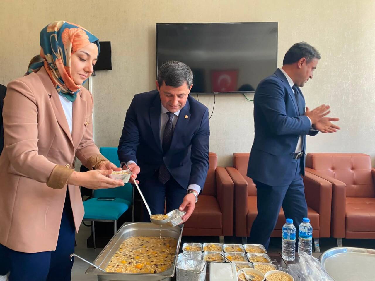 Aksaray Barosu tarafından Ortaköy Avukatlar Odası'nda düzenlenen Geleneksel Aşure Etkinliği'nde,