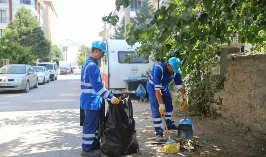 Aksaray Belediyesi Ereğlikapı Mahallesi’nde temizlik seferberliği başlattı Aksaray Belediyesi, daha temiz ve sağlıklı bir kent hedefi doğrultusunda