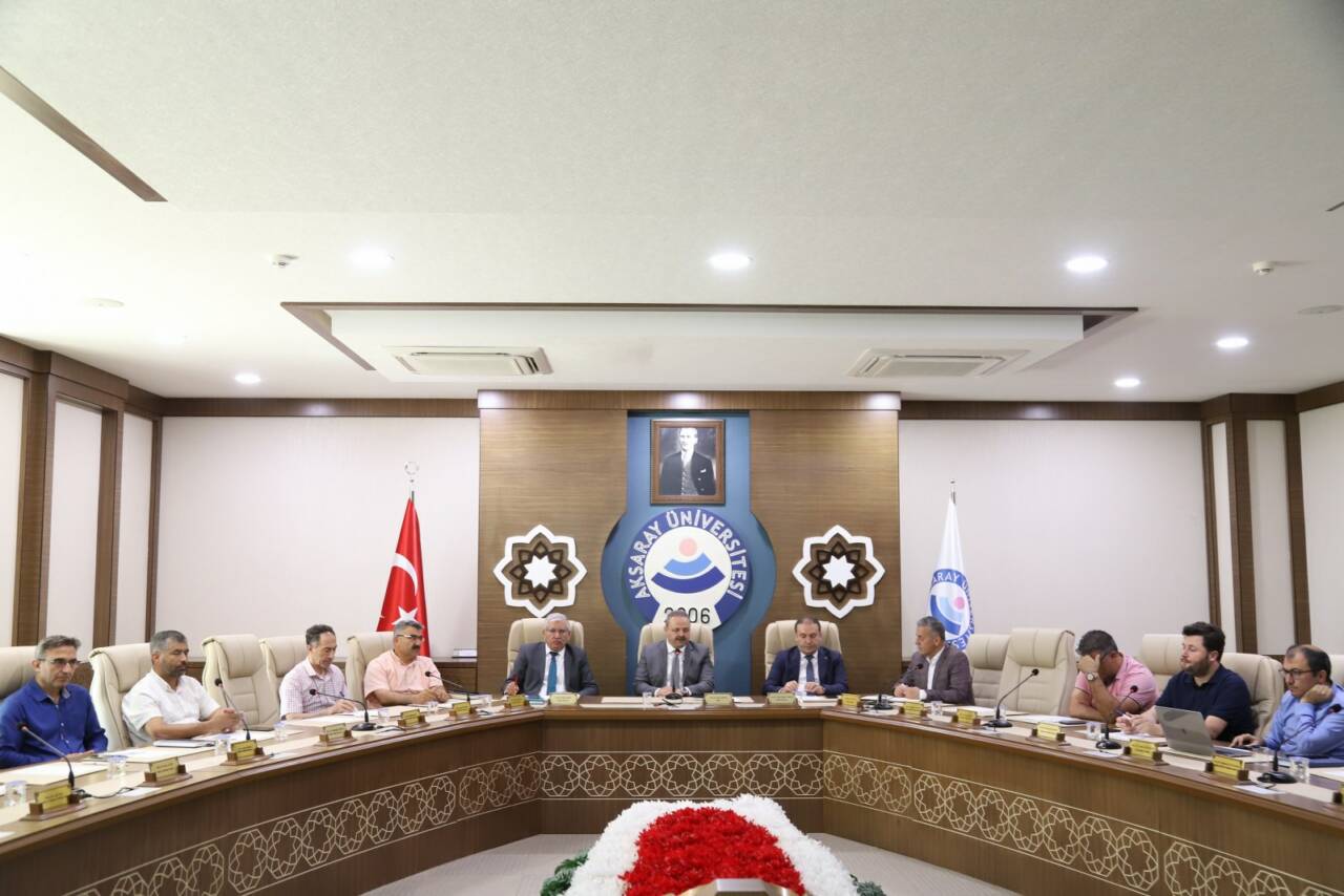 Aksaray Üniversitesi (ASÜ) Kalite Koordinasyon Toplantısı, Rektörlük Senato Salonunda gerçekleştirildi.