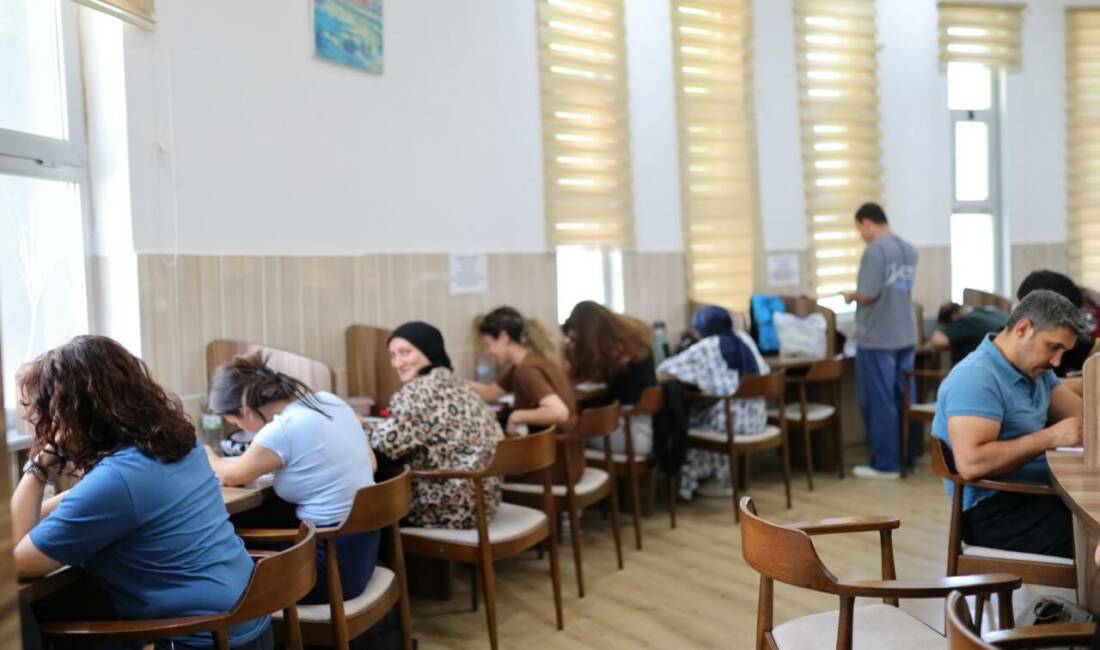 Genç Osman Millet Kıraathanesi sınav döneminde dolup taşıyor Aksaray Belediyesi’nin gençlerin eğitim hayatına destek olmak amacıyla hayata geçirdiği