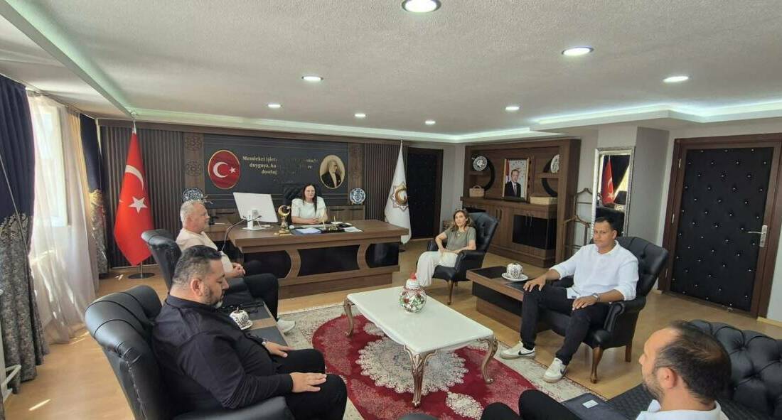 Gülağaç Gülpınar OSB’de Yatırım Süreci Hız Kazandı: Ön Tahsis Sözleşmeleri İmzalandı Aksaray'ın Gülağaç ilçesinde sanayi yatırımlarını destekleyecek önemli bir gelişme yaşandı.