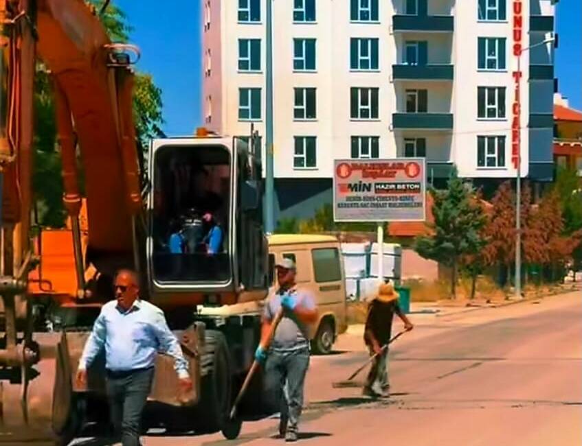 Gülağaç Belediyesi Günün İlk Saatlerinde Sahaya İndi Gülağaç Belediyesi, ilçe genelinde yürüttüğü hizmet çalışmalarına sabahın erken saatlerinde