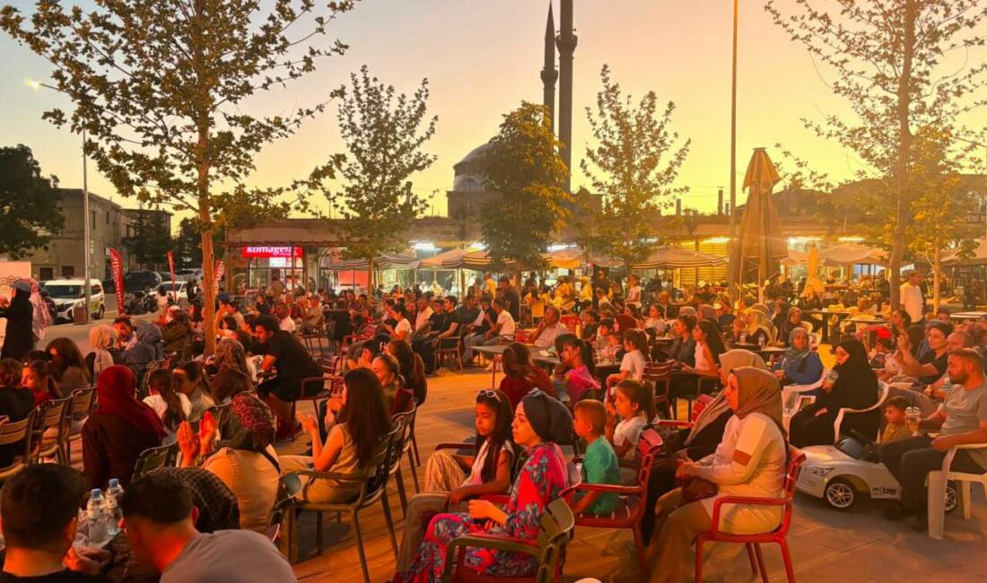 Güzelyurt’ta sinema gecesi ve mini konser coşkusu yaşandı Güzelyurt Belediyesi tarafından ilçede düzenlenen sinema gecesi ve mini konser