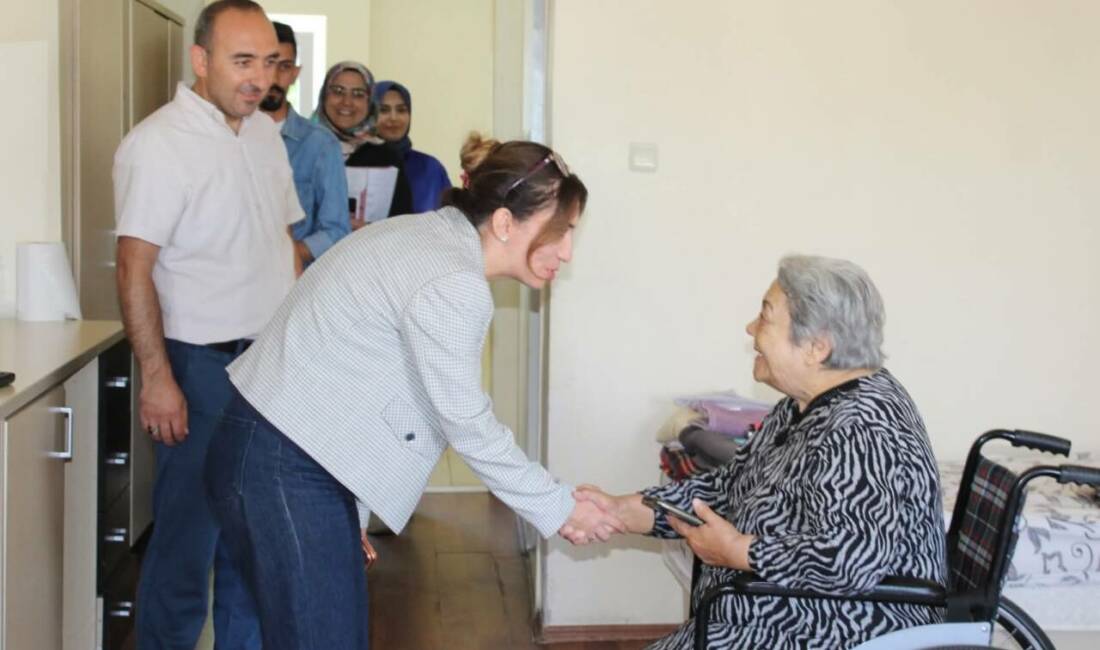 Aksaray’da huzurevine ziyaret: Yaşlıların talep ve ihtiyaçları yerinde değerlendirildi Aksaray Aile ve Sosyal Hizmetler İl Müdürü Sezgi Arpacı Elaldı,