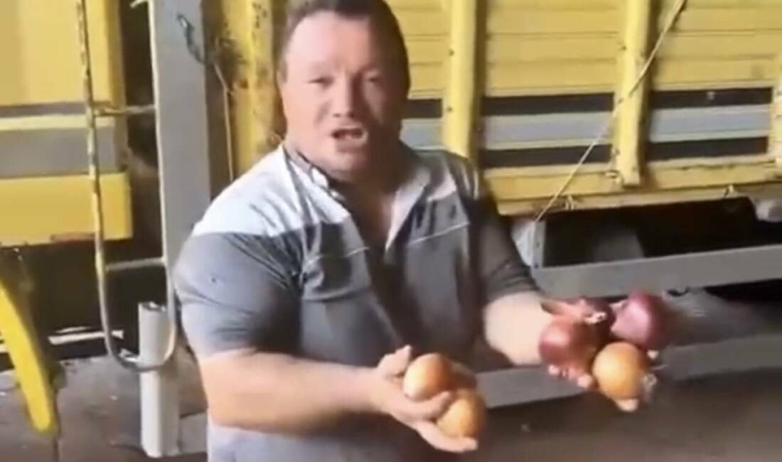 Aksaray Sebze Hali’nde kamyon dolusu