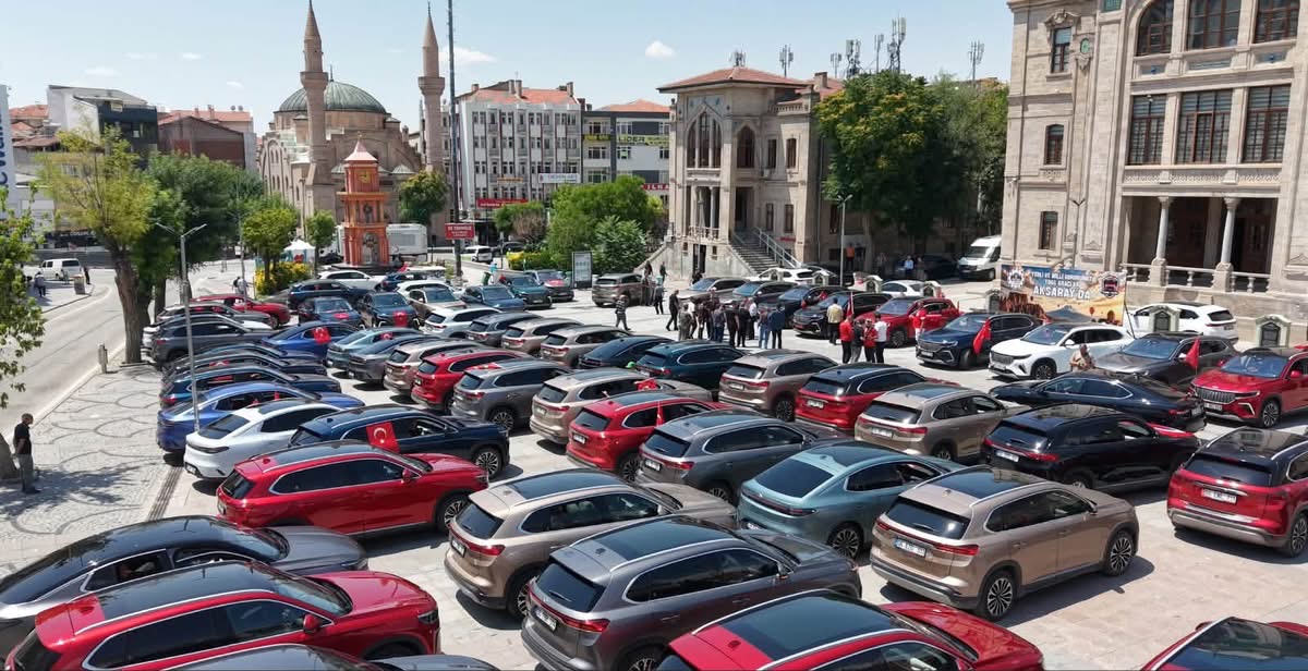 Yaklaşık 100 TOGG’un katıldığı organizasyonda Türkiye’nin dört bir yanından gelen