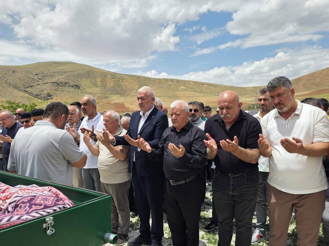 MHP’nin geçmiş dönem yöneticilerinden Meriç Keskin’in annesi Habibe Keskin, Ağaçören’de