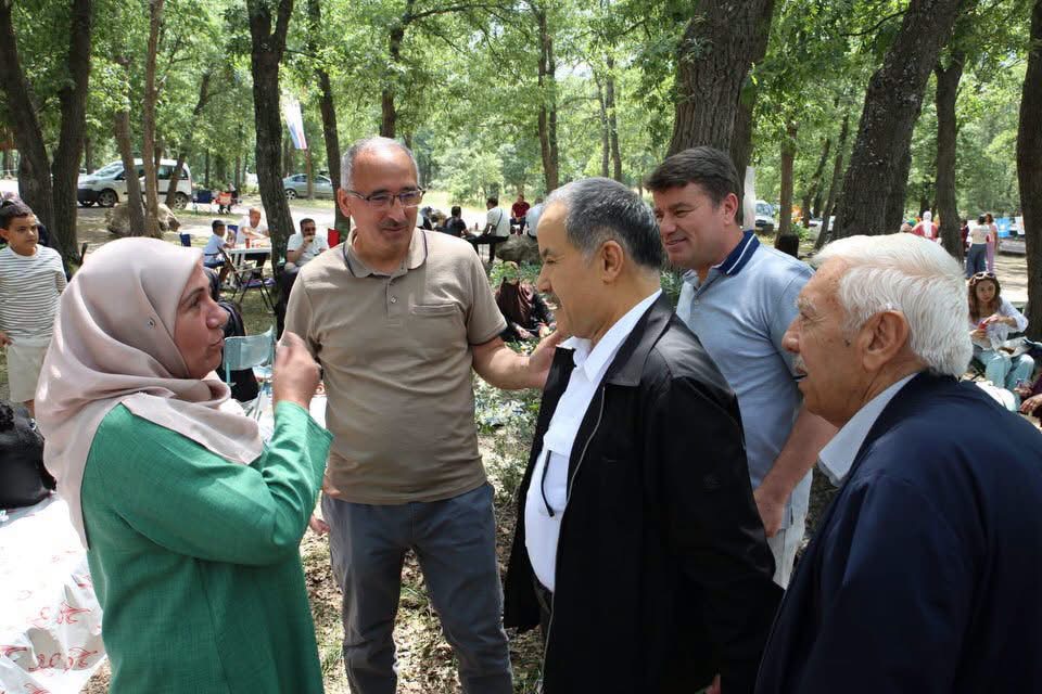 AK Parti Aksaray teşkilatı aile pikniğinde buluştu! AK Parti Aksaray teşkilatı, Hasandağı piknik alanında aile pikniğinde bir