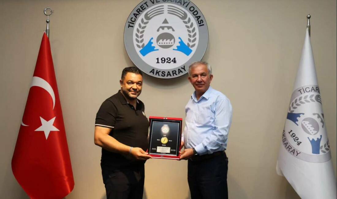 Aksaray Ticaret ve Sanayi Odası’ndan Metin Alpaslan’a teşekkür plaketi Görev yeri değişen Aksaray Milli Eğitim Müdürü Metin Alpaslan, Aksaray