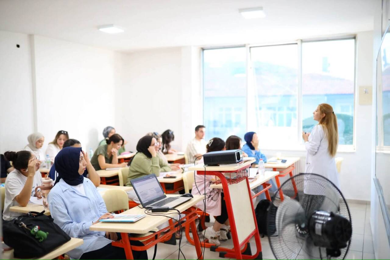 Aksaray Belediyesi, Akademi Aksaray bünyesinde düzenlenen KPSS hazırlık kurslarıyla kamu