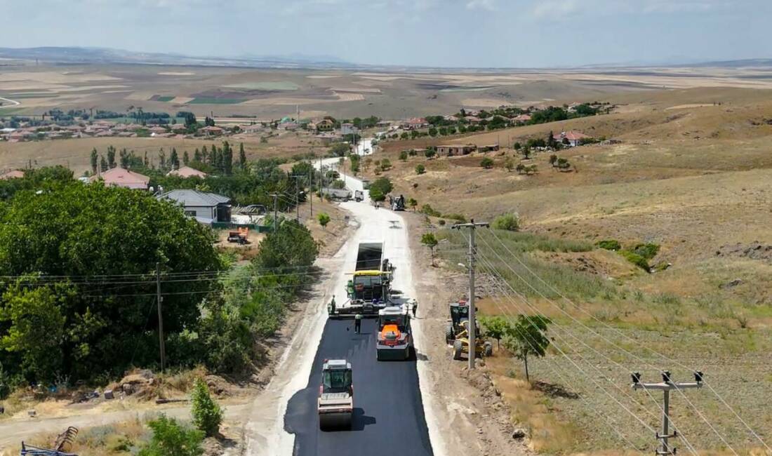 Bozkır ile Sarıkaraman arasındaki 7,6 kilometrelik yolda sıcak asfalt çalışması başladı Aksaray İl Özel İdaresi, 2026 yılı yatırım programı kapsamında Ortaköy