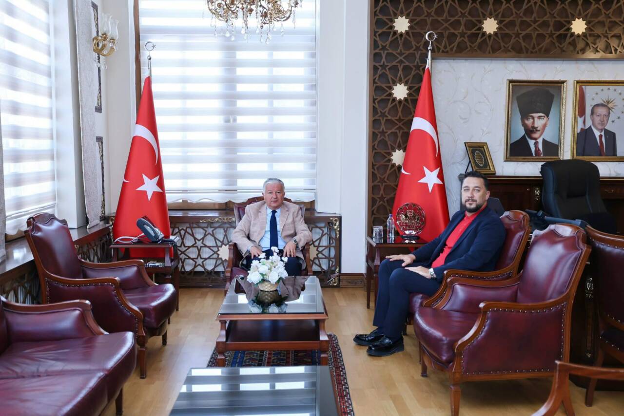 Aksaray Valisi Murat Duru, Aksaray Müteahhitler Birliği Başkanı Fatih Güneş'i