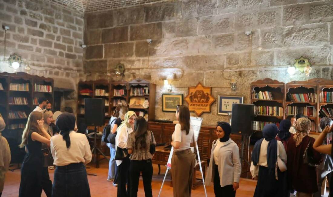 Öğretmen adayları Aksaray’ın tarihi ve kültürel değerlerini gezdi Aksaray Millî Eğitim Akademisi'nde eğitimlerine başlayan ve Türkiye'nin farklı illerinden