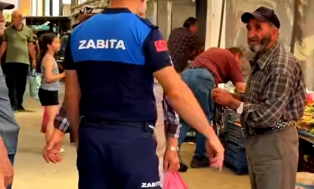 Ortaköy Belediyesi’nden pazarda güvenli alışveriş adımı Ortaköy Belediyesi, vatandaşların alışverişlerini daha güvenli ve şeffaf bir ortamda