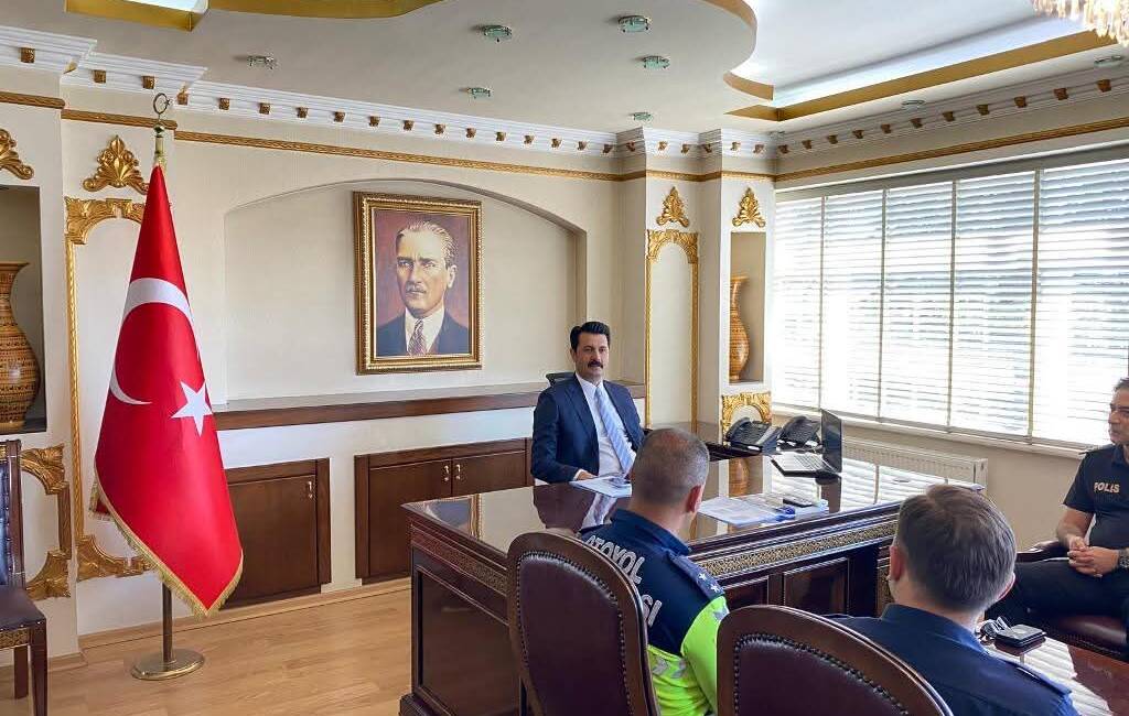 Ortaköy Kaymakamı Mehmet Bek görevine başladı Cumhurbaşkanlığı Atama Kararnamesi ile Ortaköy Kaymakamlığı görevine atanan Mehmet Bek,