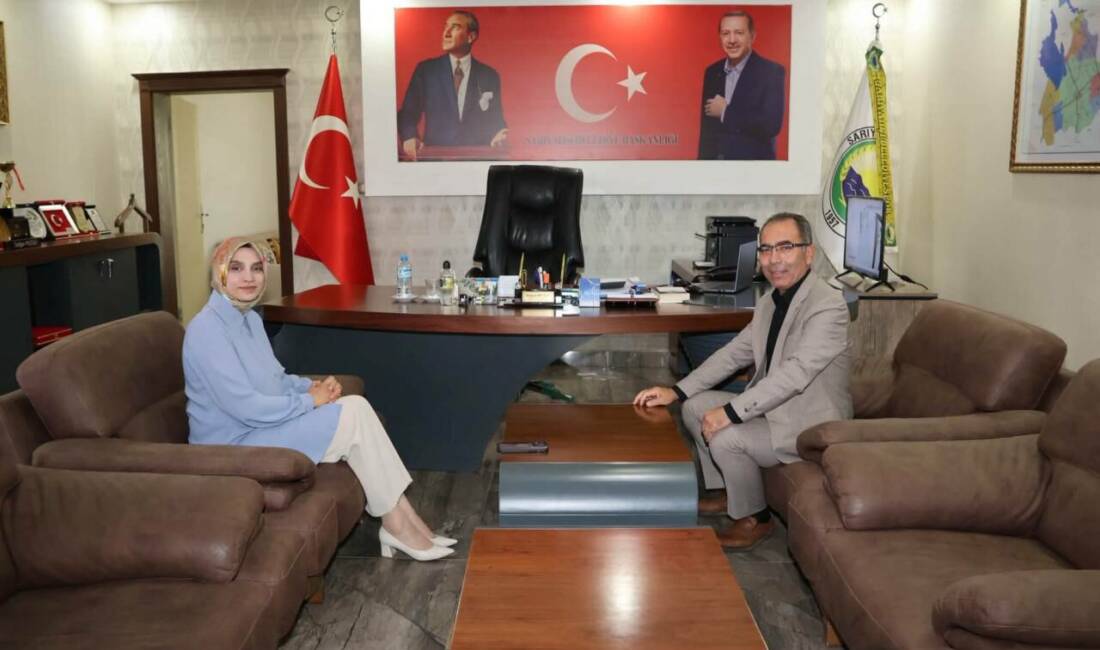 Sarıyahşi Kaymakamı Şeyma Nur Arıkan, Belediye Başkanı Doğan Mutlu'yu makamında