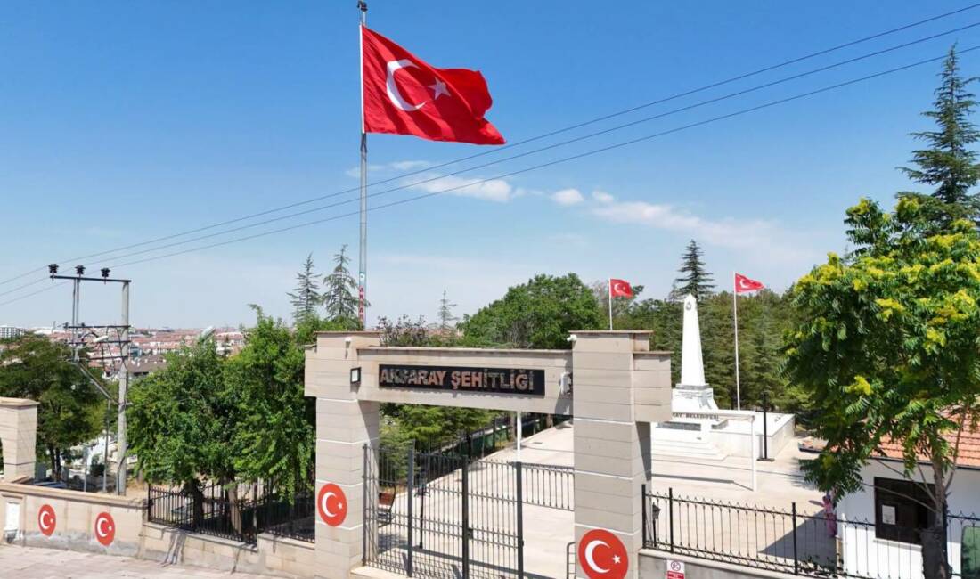 Aksaray Şehitliği’nde bakım ve düzenleme çalışmaları sürüyor Aksaray İl Özel İdaresi, Aksaray Şehitliği'nde bakım, temizlik ve çevre