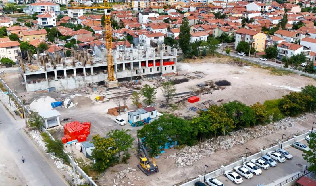 Aksaray'da ekonomik ömrünü tamamladığı için yıkılan 1981 Gazi Paşa İlkokulu'nun