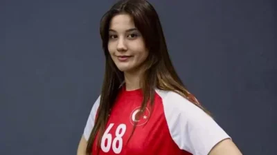 Aksaray hentbolunun başarılı genç sporcularından Dilek Kestek, bir kez daha