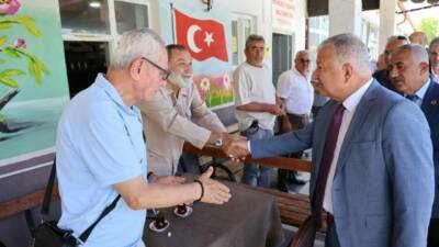 Aksaray Valisi Murat Duru, Cuma namazının ardından Sağlık Beldesi'nde esnaf