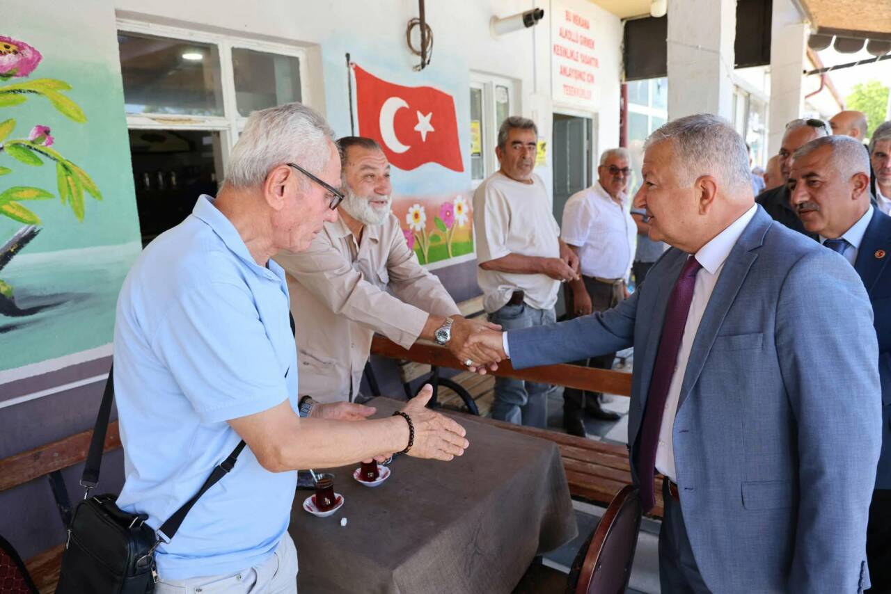 Aksaray Valisi Murat Duru, Cuma namazının ardından Sağlık Beldesi'nde esnaf
