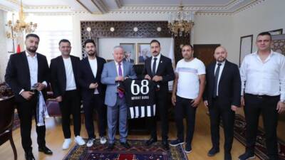Aksaray Beşiktaşlılar Derneği yönetimi, Vali Murat Duru’yu ziyaret ederek ismine