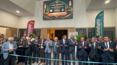 Aksaray Belediyesi Sergi Salonu’nda açılan Mukaddes Emanetler Sergisi, yoğun katılımla