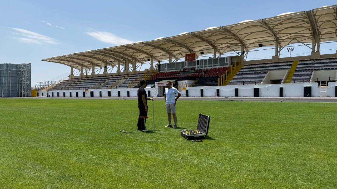  TFF çim zemin uzmanının yaptığı incelemede Dağılgan Stadyumu’nun çim kalitesi,