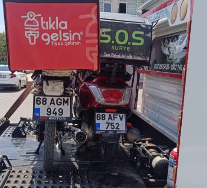Aksaray’da çocuk oyun alanında motosikletlerle